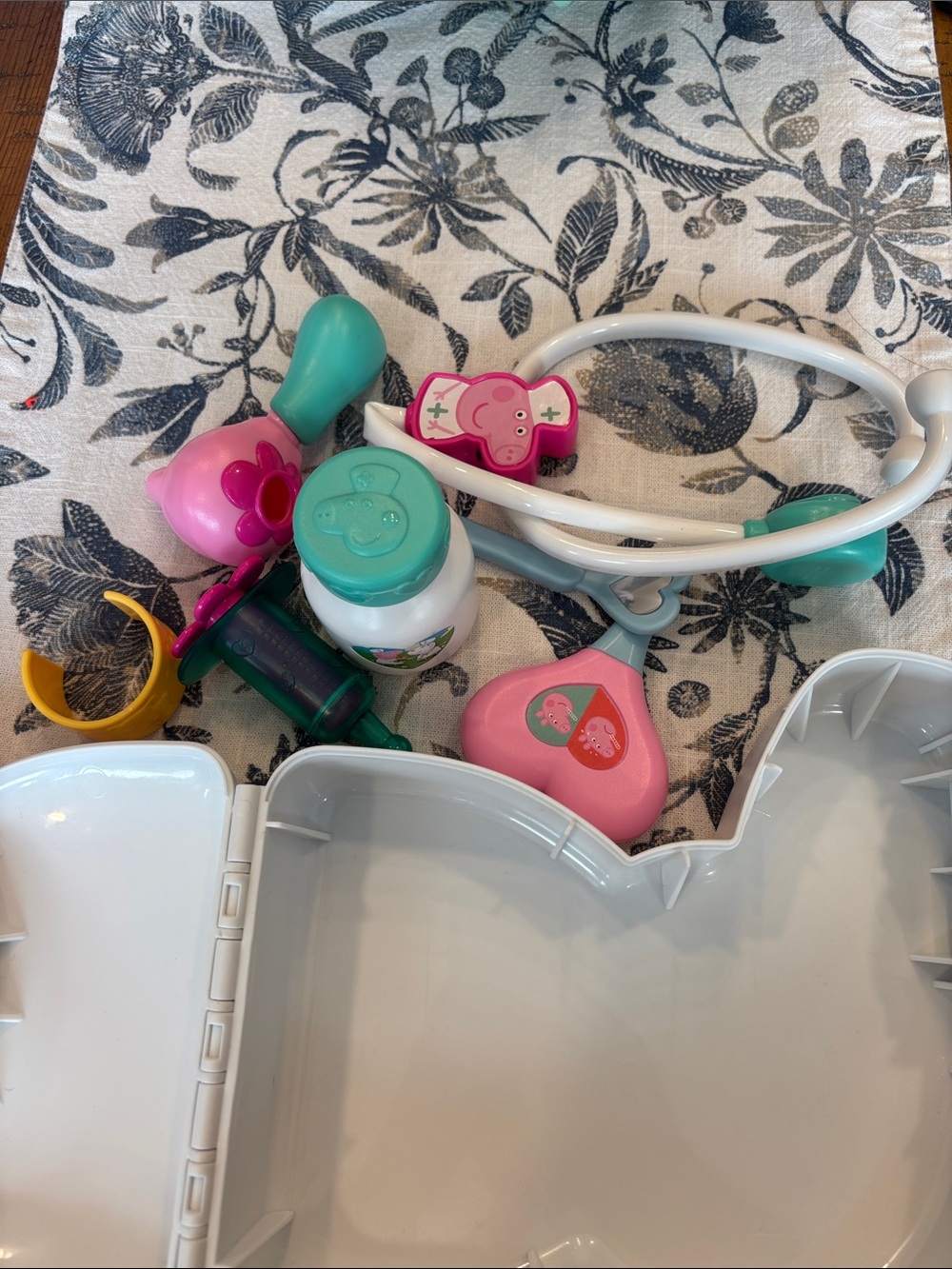 Peppa Pig Check-Up Kit - Picture 2 of 3